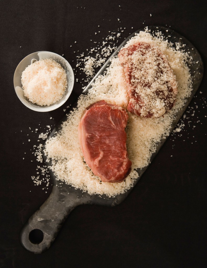 Salting_your_steak
