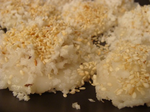 Palitaw sweet rice cake with fresh coconut, sugar and toasted sesame seeds)