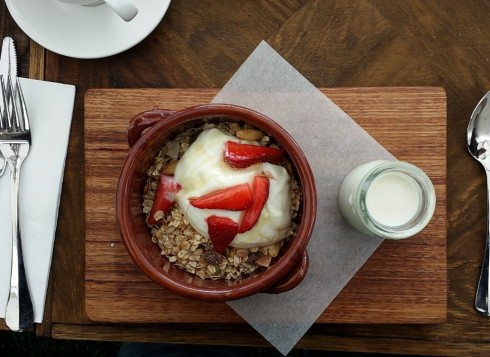 granola at the stables of como